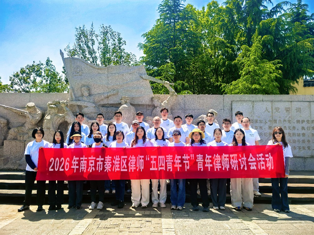 春和景明  惠风和畅：山河锦绣，逐梦铿锵