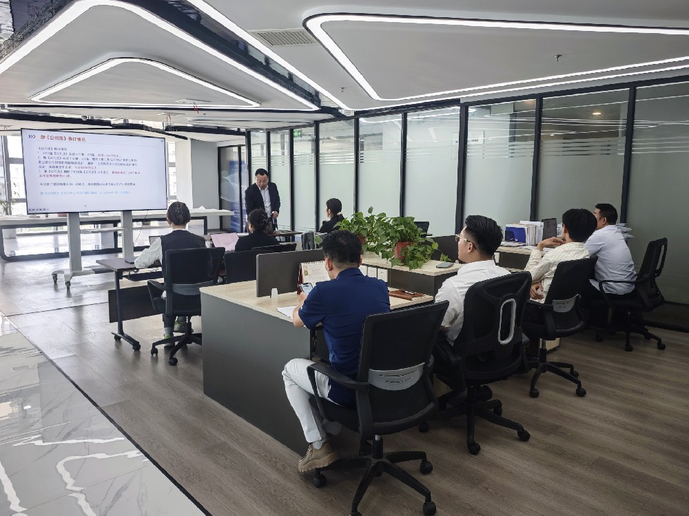 专业精进 温情同行 | 泛华律所新《公司法》专题培训暨月度生日会圆满举办